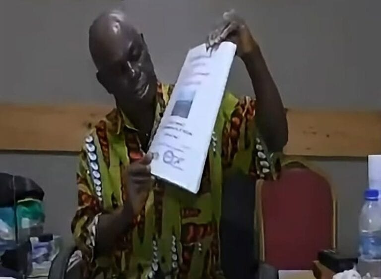 Portrait officiel ou visuel d'avis de recherche pour la localisation de l'ancien adjoint au maire Alloui Brou Jacques par la justice ivoirienne.