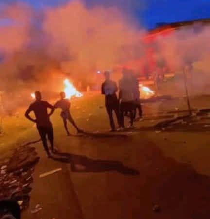 Barricades et tensions routières marquant la situation très tendue à Biankouma
