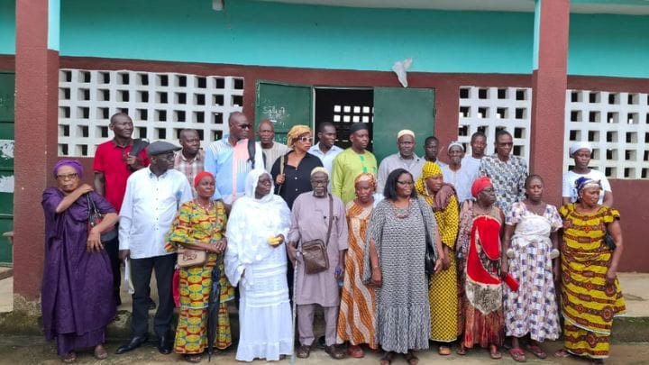 Les porte-paroles des familles affectées par les Déguerpissements à Gesco face aux journalistes à Yopougon.