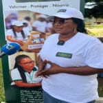 Élèves victimes du déguerpissement Abidjan recevant l'aide de l'ONG Ma Fondation.