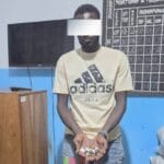Arrestation d'un suspect à Katiola par la police engagée pour la sécurité sanitaire en Côte d'Ivoire.