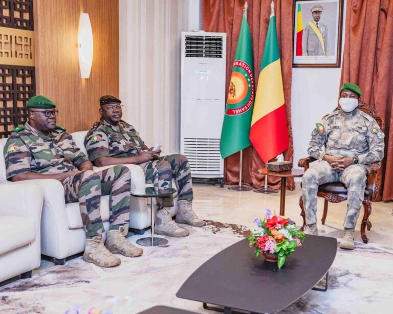 assimi-goita-nouveau-commandant-aes-makan-alassane-diarra-1024x819