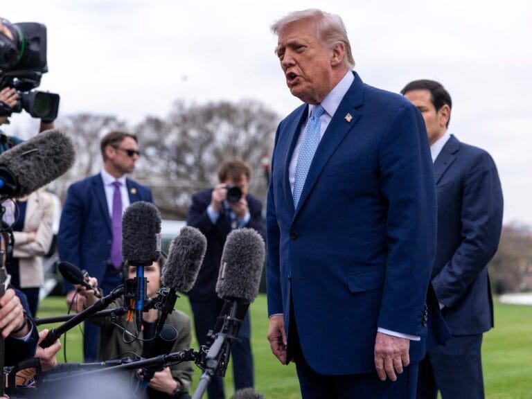 Déclaration officielle à la Maison-Blanche où Donald Trump menace l’Iran de sanctions.