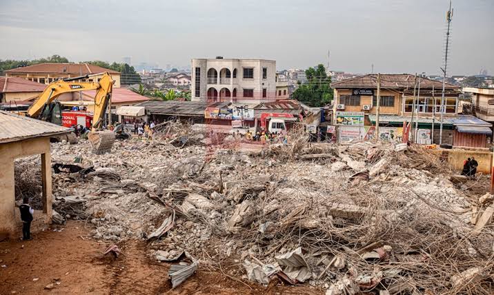 Ruines de la Cité Houphouët-Boigny après le déguerpissement de Koumassi