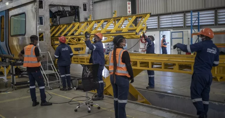 Les usines de métallurgie subissent de plein fouet le recul de la production manufacturière nationale.