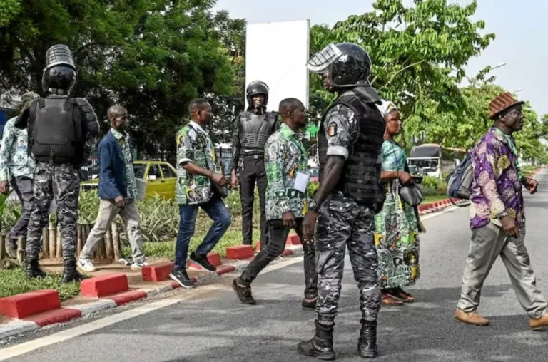 Audience au tribunal d'Abidjan menant au fait que six militants du PDCI-RDA libérés retrouvent la liberté.