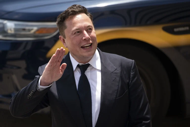 Réactions médiatiques après l'annonce officielle du soutien d'Elon Musk.
