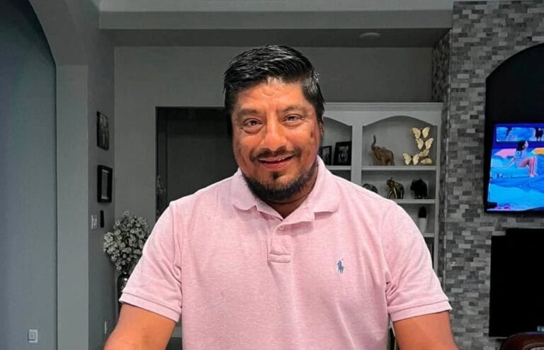 Clôture métallique sous tension suite aux graves violences d'ICE aux États-Unis ayant coûté la vie à un Mexicain.
