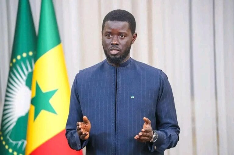 Le président Bassirou Diomaye Faye lors de la cérémonie d'annonce de son parti politique à Dakar.