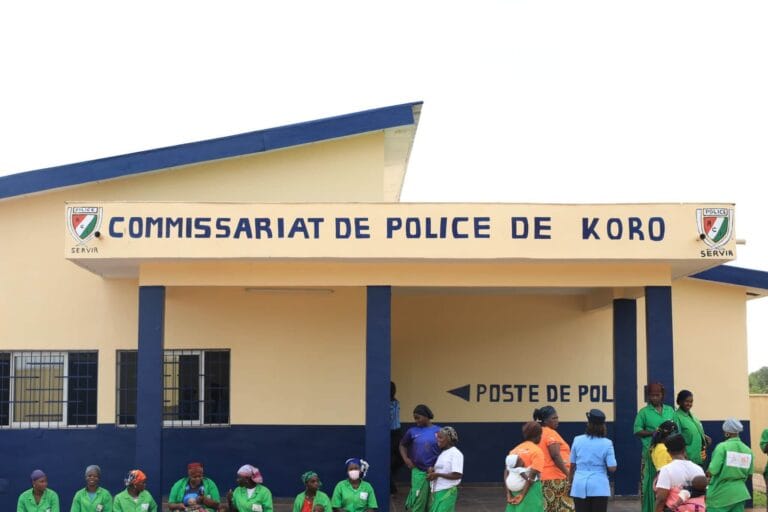 Le nouveau bâtiment du premier commissariat de police de Koro inauguré par les autorités municipales et préfectorales.