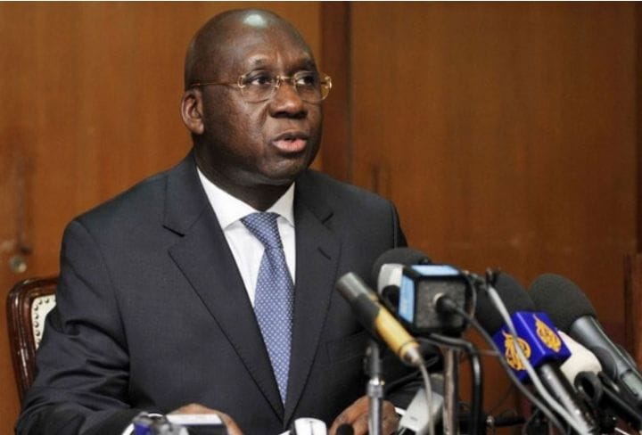 L'ancien ministre Alcide Djédjé s'exprime lors du Forum socio-économique de la diaspora pour inciter les Ivoiriens à investir dans la Nawa.