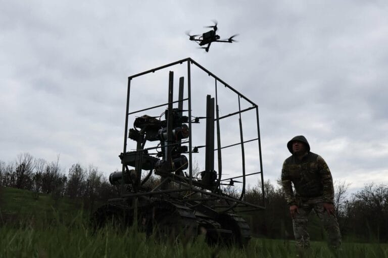 Défense aérienne russe interceptant une vague de 625 drones ukrainiens
