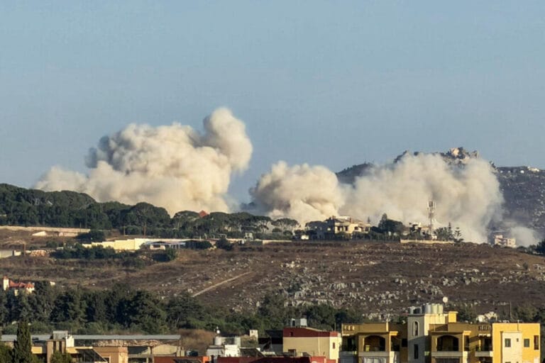 Attaque de missiles iraniens provoquant la mort de deux soldats américains tués en Jordanie.