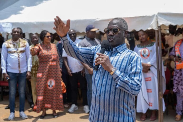 Rencontre de mobilisation politique à Yopougon entre le maire Adama Bictogo et les militants du FPI.