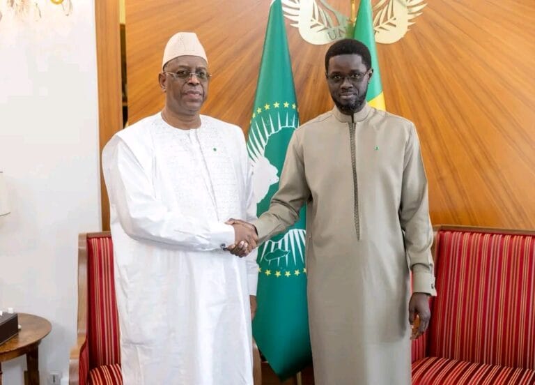 L'ex-chef de l'État sénégalais reçu au palais présidentiel de Dakar.