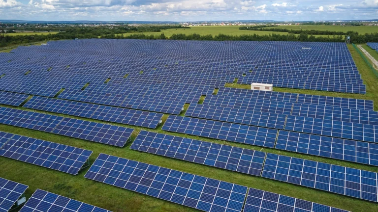 La nouvelle centrale solaire de Ferké est gérée par PFO Africa.