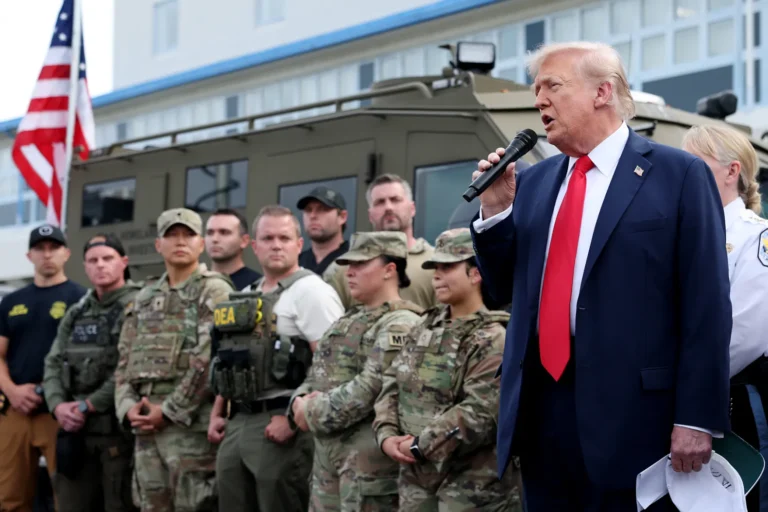 La protection militaire de Donald Trump avec le déploiement d'un avion présidentiel de rechange de la flotte Air Force One.