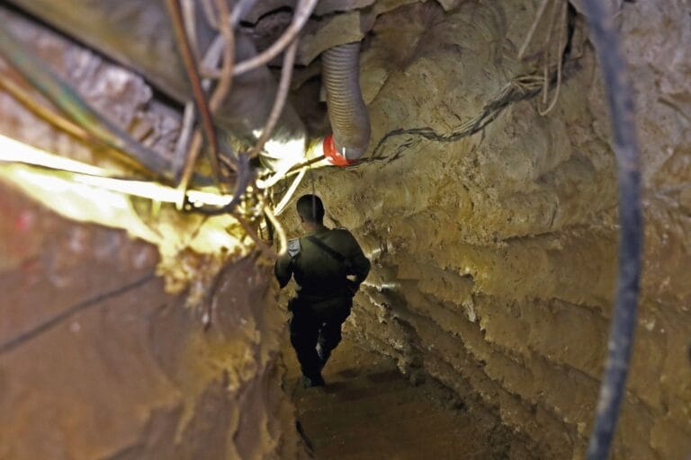 Opération militaire complexe menant à un important tunnel du Hezbollah détruit dans le secteur sud de la frontière libanaise.