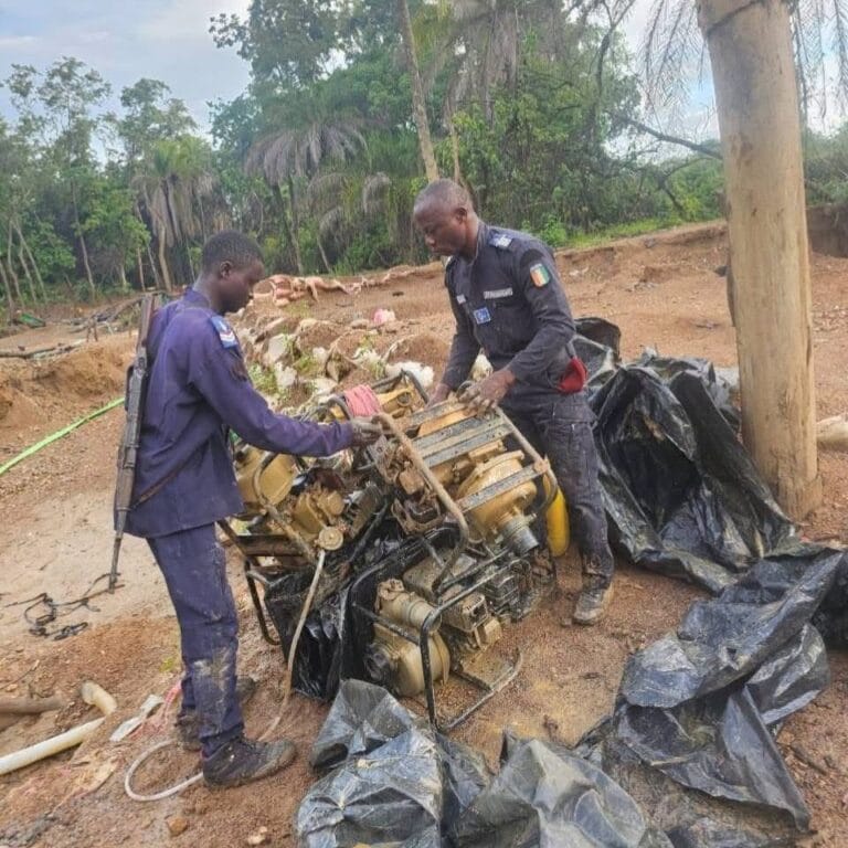 Saisie et destruction de motopompes et matériels liés à l'orpaillage illégal à Odienné par la gendarmerie nationale.