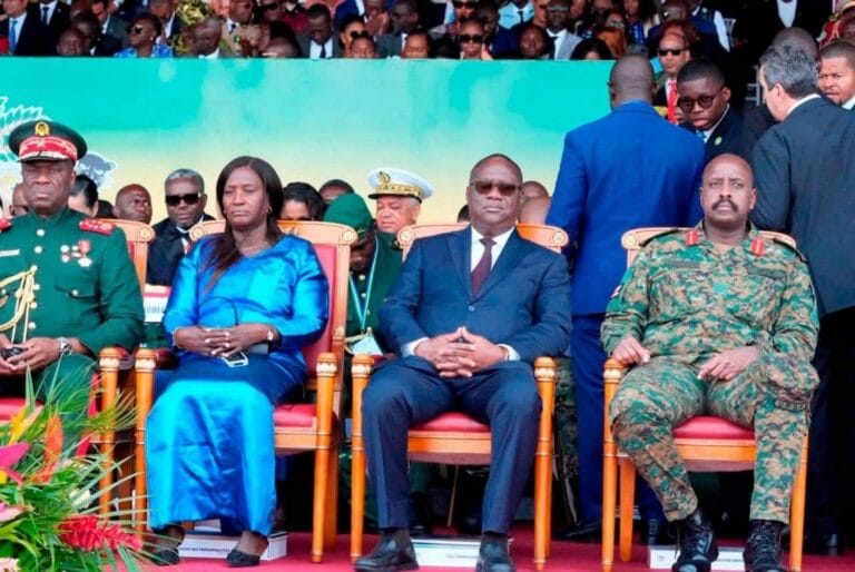 Le ministre ivoirien de la Défense Téné Birahima Ouattara au Gabon lors des cérémonies officielles