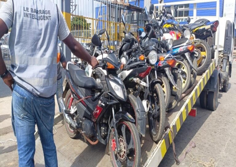 Contrôles des motos à Abidjan avec des engins conduits à la fourrière