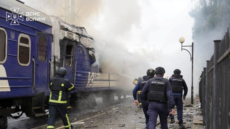 Frappe russe sur un train en Ukraine à Yahodyn
