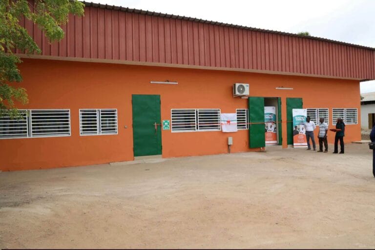 Les ministres ivoiriens lors de l'inauguration du Guichet Emploi au Lycée Technique de Bouaké.