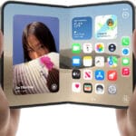 Le nouveau PDG John Ternus présente le téléphone pliable iPhone Duo lors de la keynote Apple.