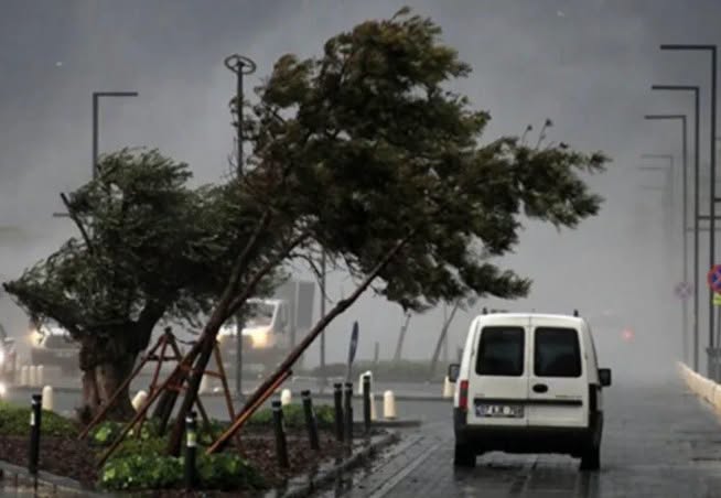 Quatre ouvriers ont perdu la vie après le passage d’une tornade sur un chantier du district de Kepez, à Antalya.