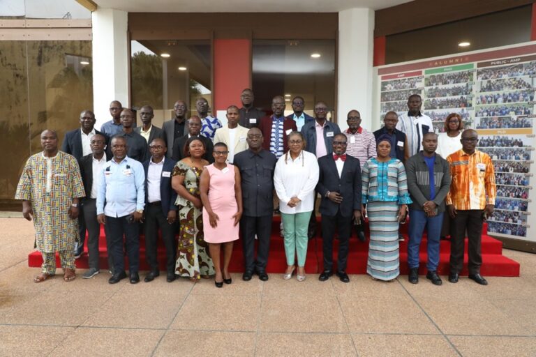 Insertion des jeunes avec 33 régions et districts distingués à Abidjan
