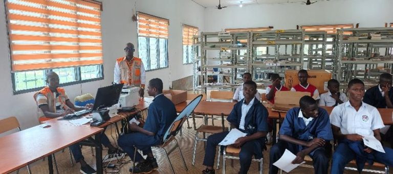 Enrôlement CNI des élèves à Bouaké organisé par l’ONECI au lycée technique en octobre 2026