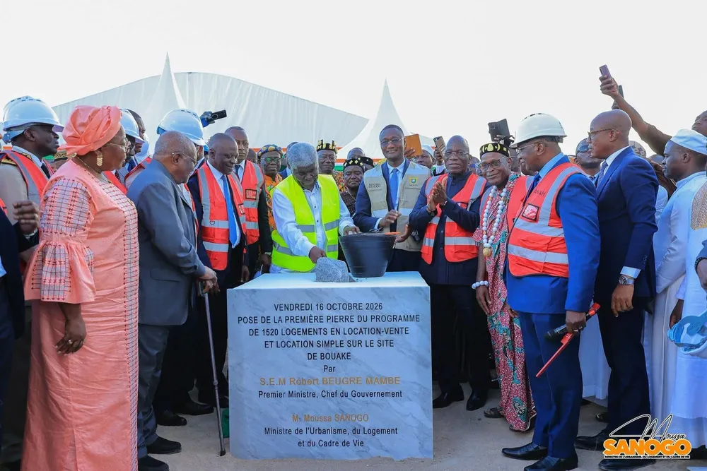 Logements sociaux à Bouaké avec Robert Beugré Mambé lors du lancement des travaux de 1 520 unités