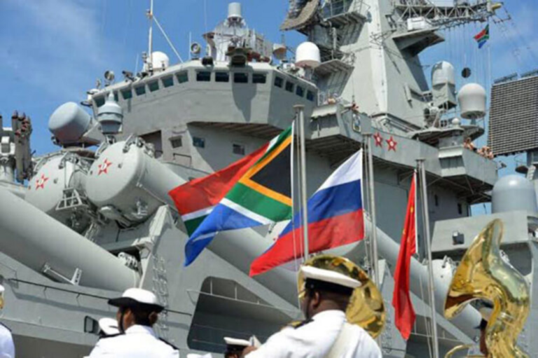 Exercice naval sud-africain impliquant des navires de guerre iraniens