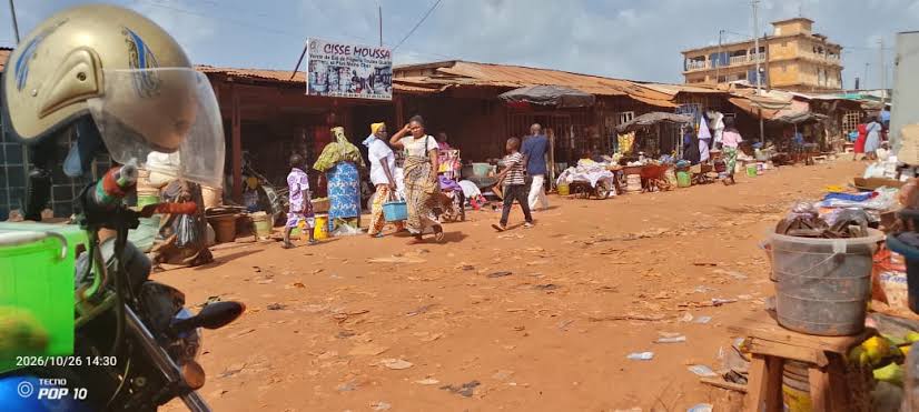 Poisson à Soubré avec des vendeuses réclamant le respect des prix réglementaires