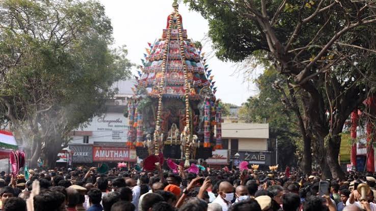 Bousculade à Kolkata ayant fait au moins 17 morts pendant la Durga Puja